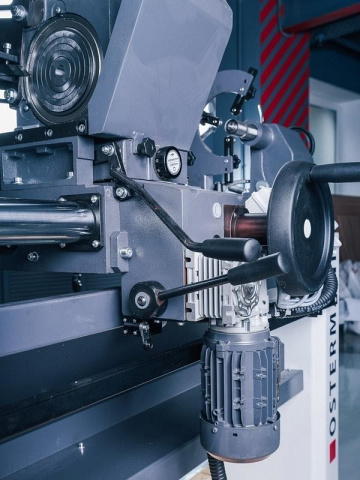 Токарный станок с автоподачей OSTERMANN CL 1200 AUTO