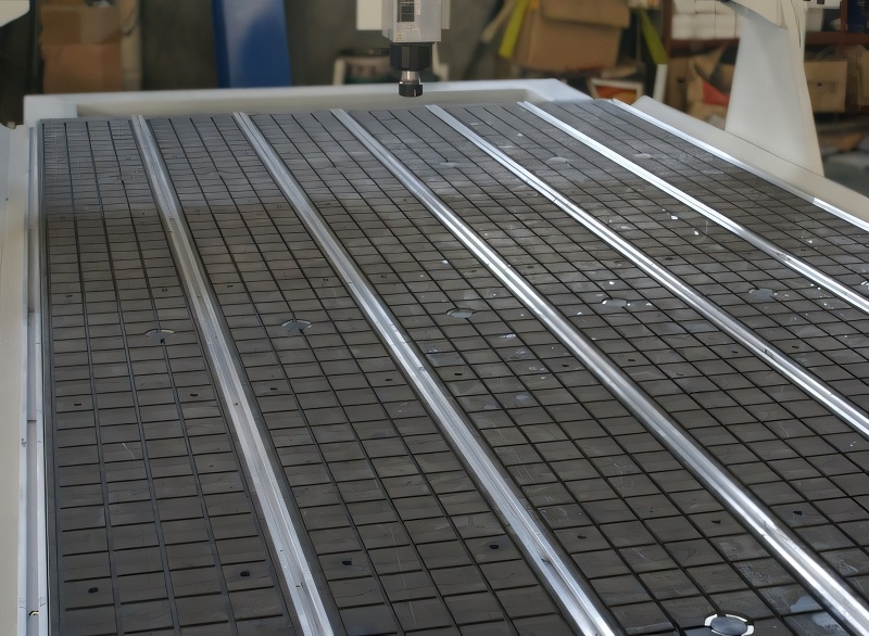 Фрезерно-гравировальный станок с чпу WoodTec CH-2030K