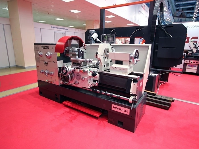 Токарный станок по металлу с УЦИ TU500B/1000