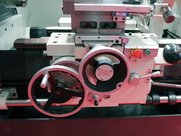 Токарный станок по металлу с УЦИ TU500B/1000