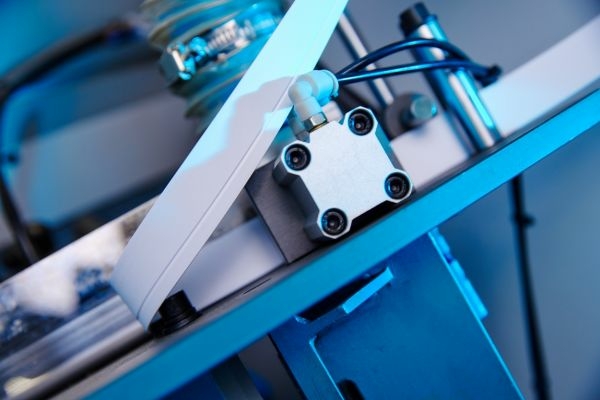 Автоматический кромкооблицовочный станок KDT для деталей со скосом KE-395J