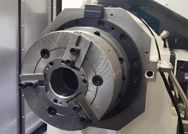 Токарно-фрезерный обрабатывающий центр с противошпинделем и осью B SPECTR ULTRATURN UT-700S