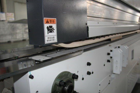 Кромкооблицовочный автоматический станок  BJD F832JSR