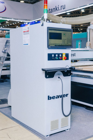 Фрезерный обрабатывающий центр с ЧПУ с автоматическим толкателем Beaver i-NEST