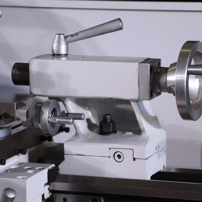 Универсальный токарный станок Proma SPB-550/400