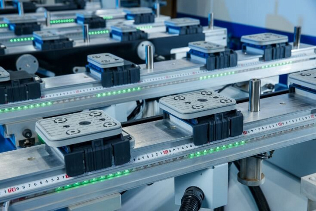 Универсальные обрабатывающие центры с ЧПУ Beaver UNIVERSAL-L