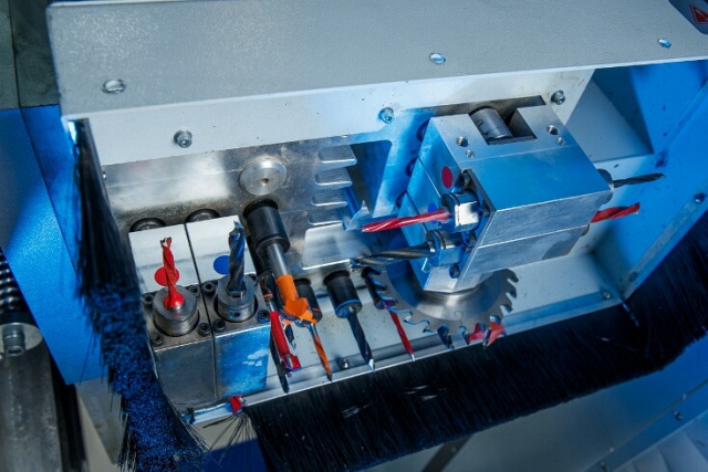 Универсальные обрабатывающие центры с ЧПУ Beaver UNIVERSAL-L