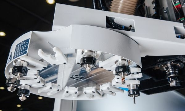 Обрабатывающий центр с ЧПУ KDT KN-3409E