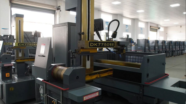 Проволочно-вырезной электроэрозионный станок IRONMAC DK7750