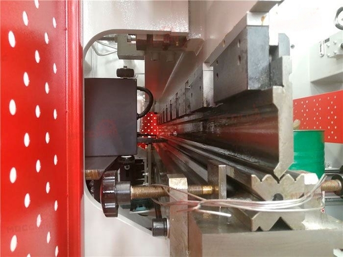 Вертикальный листогибочный пресс WC67Y-40T/2000