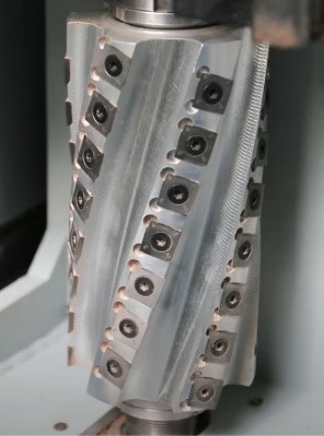 Четырехосевой токарный центр с ЧПУ NESTO 4 AXIS PLUS CNC