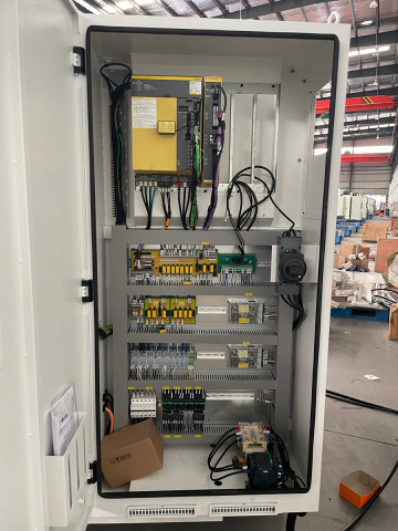 Токарный центр с противошпинделем SPECTR TL-2000SY