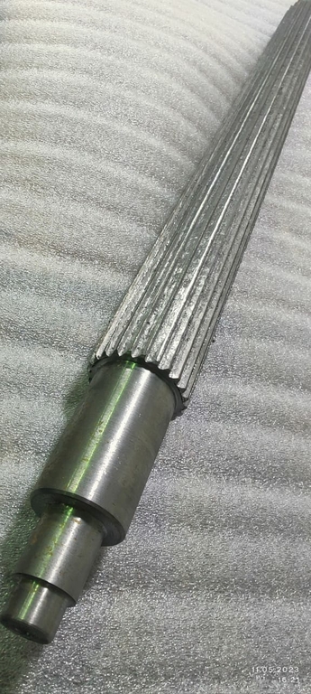 Подающий рифлёный валец на СР6-32 с правильным направлением зуба