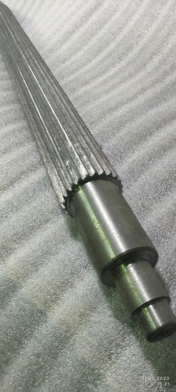 Подающий рифлёный валец на СР6-32 с правильным направлением зуба