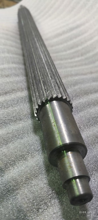 Подающий рифлёный валец на СР6-32 с правильным направлением зуба