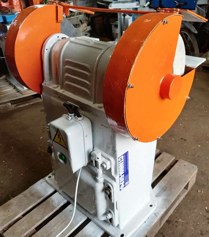 Точильно шлифовальный станок 3К634 б/у