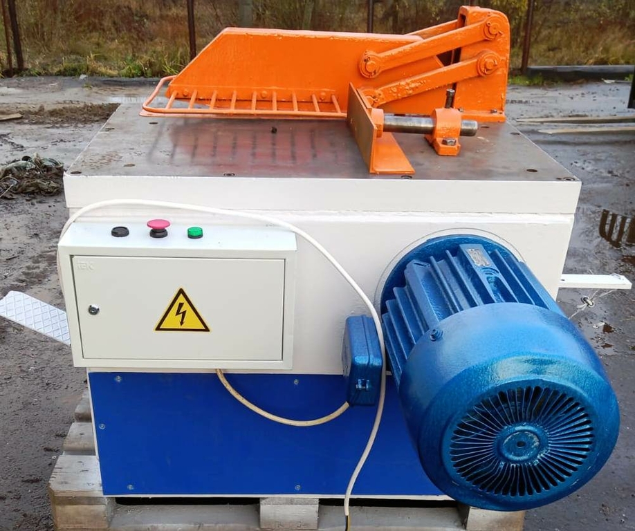 Торцовочный станок ЦКБ-40 б/у, мех. прижим заготовки