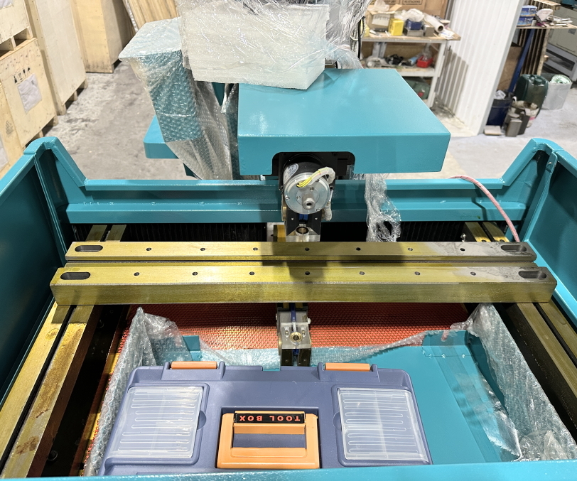 Электроэрозионный проволочно-вырезной станок MetalCraft  DK7750-A15-LK