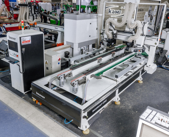 Форматно-обрезной центр с ЧПУ для дверных полотен Beaver DOORCUT CNC