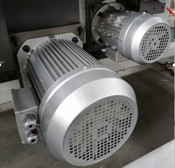 Форматно-раскроечный центр с ЧПУ HOLD HP380