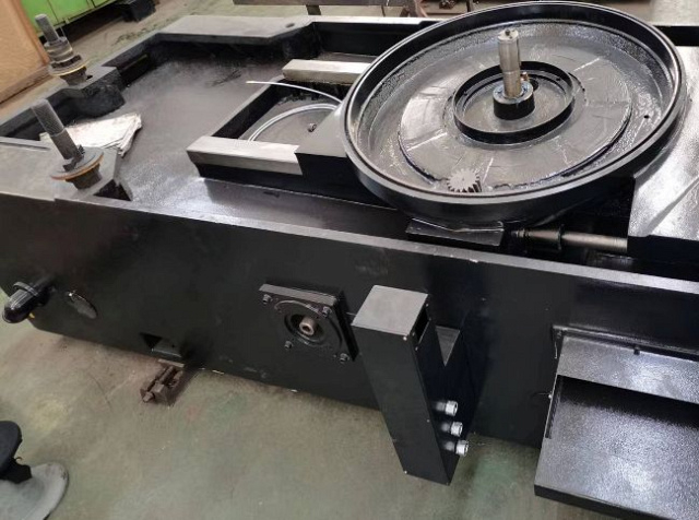 Плоскошлифовальный станок с круглым столом Univeq 50СNC