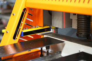 Электромеханические гильотинные ножницы ERMAKSAN GMR