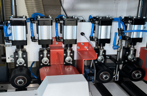 Автоматический торцовочный станок с функцией вырезки дефектов JANGJA AM8515 / EM8515