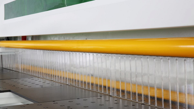 Раскроечный центр с задней загрузкой Nanxing NPL-330HG