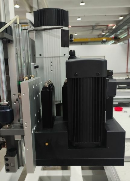 Обрабатывающий центр с ЧПУ KDT KN-3409L