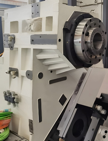 Токарно-фрезерный обрабатывающий центр с противошпинделем и осью B SPECTR ULTRATURN UT-700S