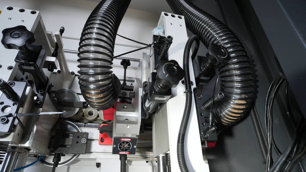 Автоматический кромкооблицовочный станок с серво-перенастройкой основных узлов ADVANTAGE 5000RF SERVO