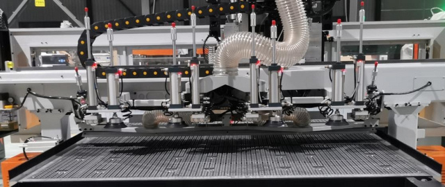 Фрезерный обрабатывающий центр с ЧПУ с автоматической сменой инструмента Filato RS 2028 BH Lab