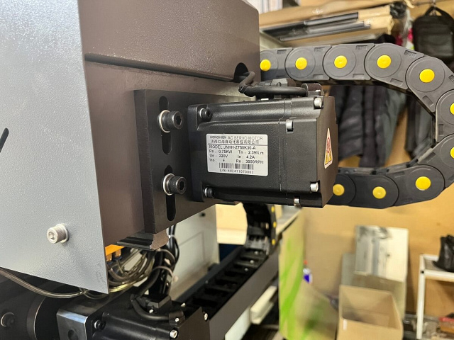 Фрезерный станок ЧПУ с двумя шпинделями и поворотным пневмостолом TM 3000-2М