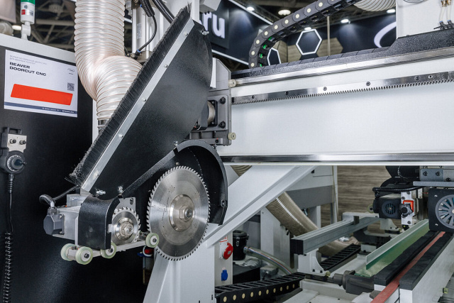 Форматно-обрезной центр с ЧПУ для дверных полотен Beaver DOORCUT CNC