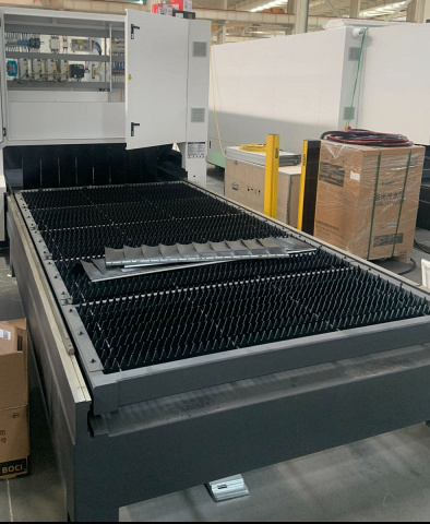 Оптоволоконная установка лазерного раскроя IRONMAC 3015E-EP 12000W