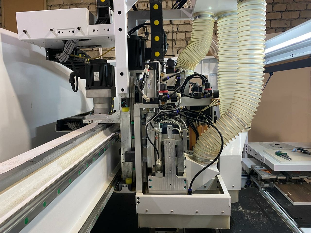 Сверлильно-присадочный станок с ЧПУ BJD P851L