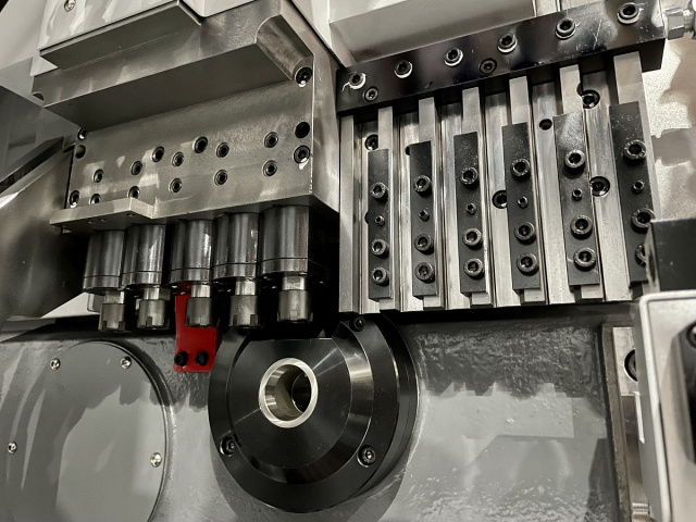 Автомат продольного точения TCM-38SII