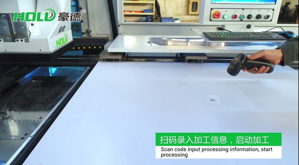 Проходной обрабатывающий центр с ЧПУ для фрезерования отверстий в дверных полотнах и коробках под замок и петли HOLD HMD2202