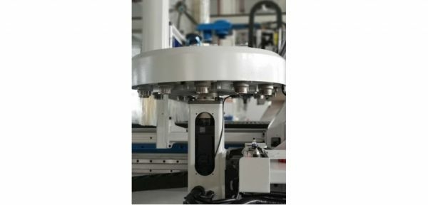 Обрабатывающий центр с ЧПУ KDT KN-3713DE