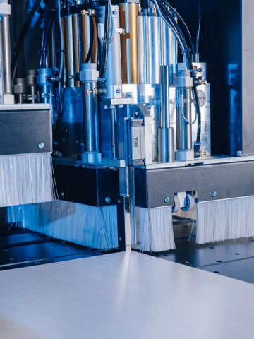 Автоматический сверлильно-присадочный центр с ЧПУ Beaver SWIFT ULTRA 6HE