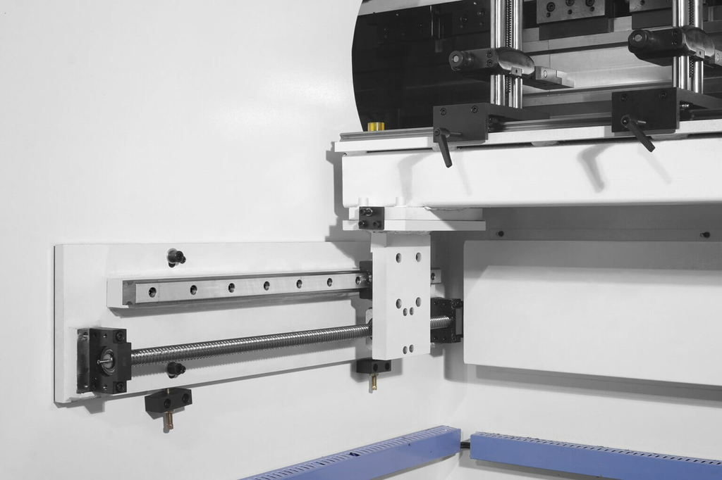 Листогибочный гидравлический пресс с ЧПУ TP10S MetalTec HBM 80/2500C