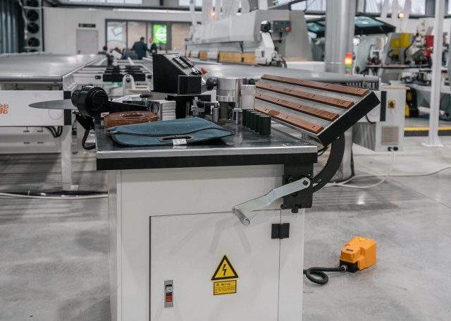 Кромкооблицовочный станок с ручной подачей Nanxing MF50S