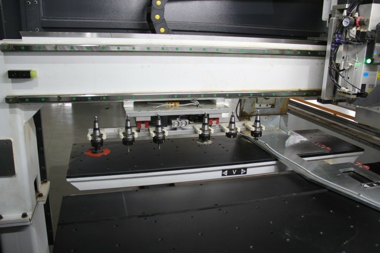 Сверлильно-присадочный станок с ЧПУ BJD P851L