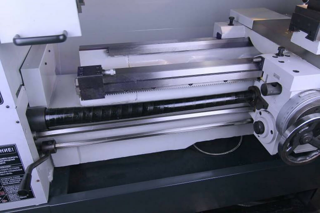 Универсальный токарно-винторезный станок Metal Master ZH 51100 DRO RFS