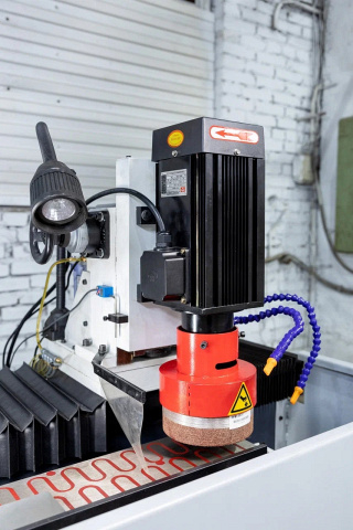 Автоматический станок для заточки плоских ножей IRONMAC 1000AM