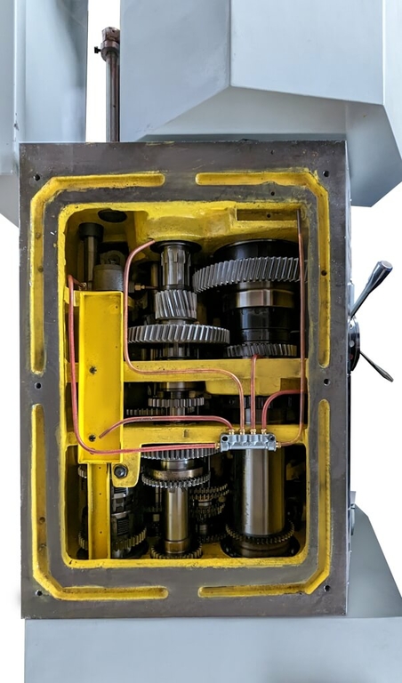 Токарно-винторезный станок Metal Master ZM 66300 DRO RFS