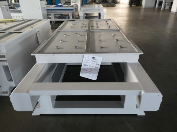 Обрабатывающий центр с ЧПУ KDT KN-3713DE