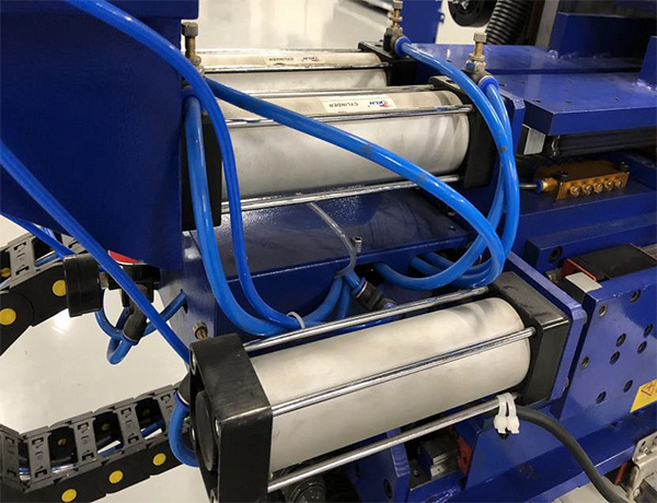 Токарный центр с ЧПУ с автозагрузкой заготовок Beaver 12D4 AUTO