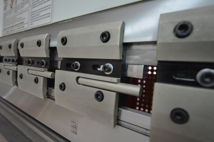 Вертикальный листогибочный пресс Metal Master серии HPJ 32250
 с ЧПУ E-21