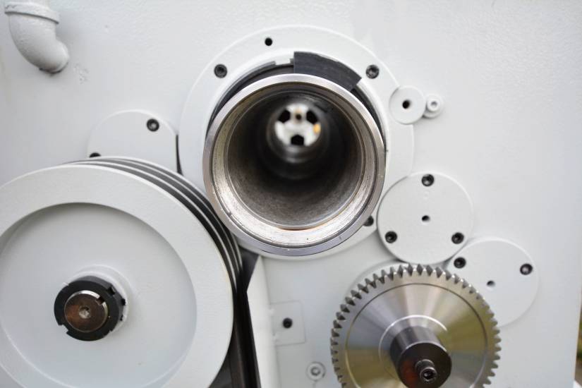 Внутренний диаметр шпинделя составляет 58 мм.